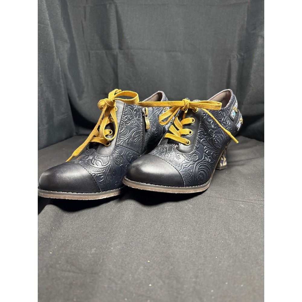 L'Artiste Spring Step Black Leather Floral Embossed Lace Up Booties Shoes - Picture 2 of 6